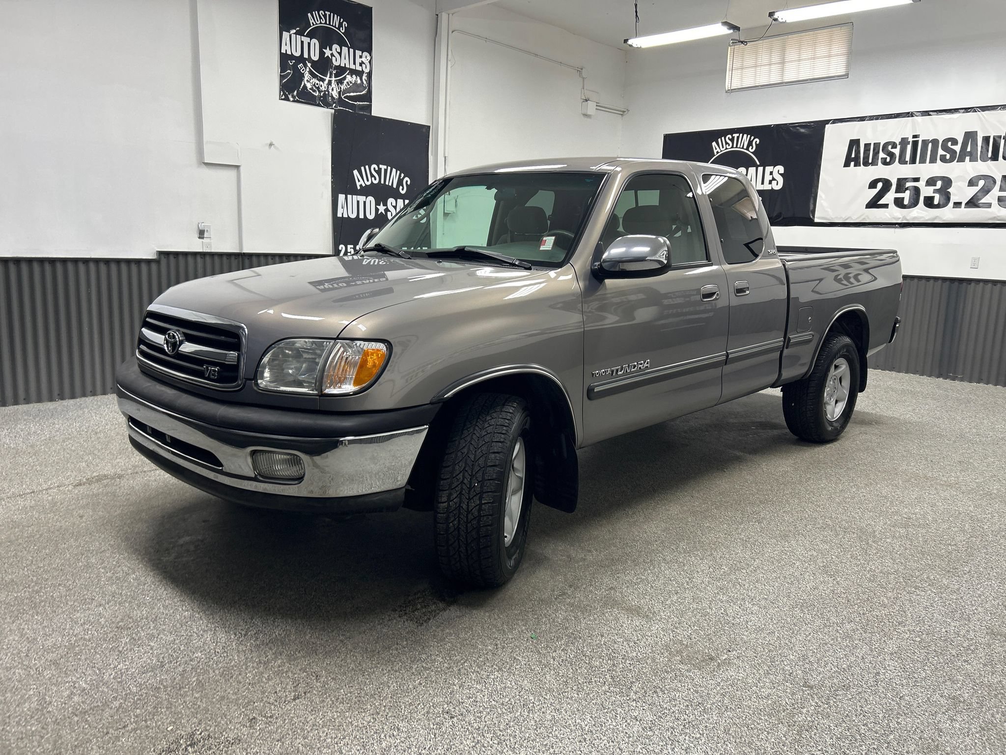 Used 2001 Toyota Tundra SR5 w/ Convenience Pkg RWD image 3