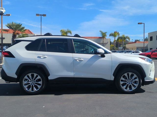 Used 2021 Toyota RAV4 XLE Premium image 5