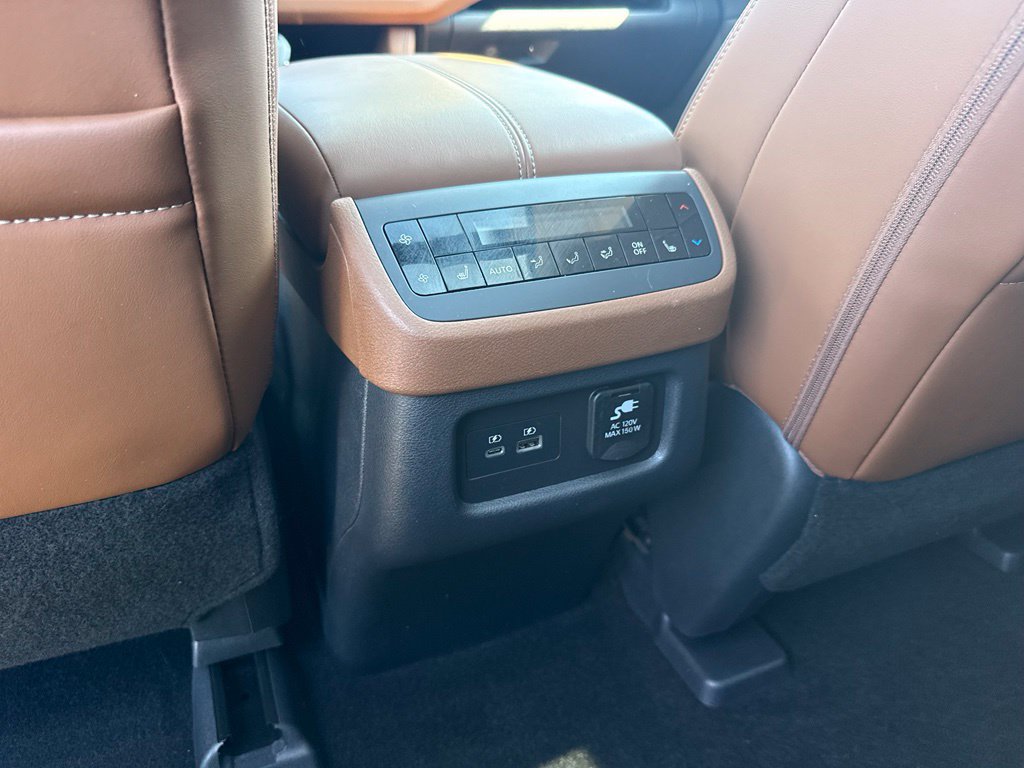 Used 2025 Nissan Pathfinder Platinum w/ Cargo Package AWD/4WD image 32