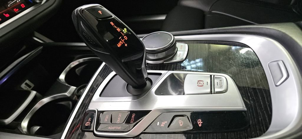 Used 2017 BMW 750i xDrive image 30