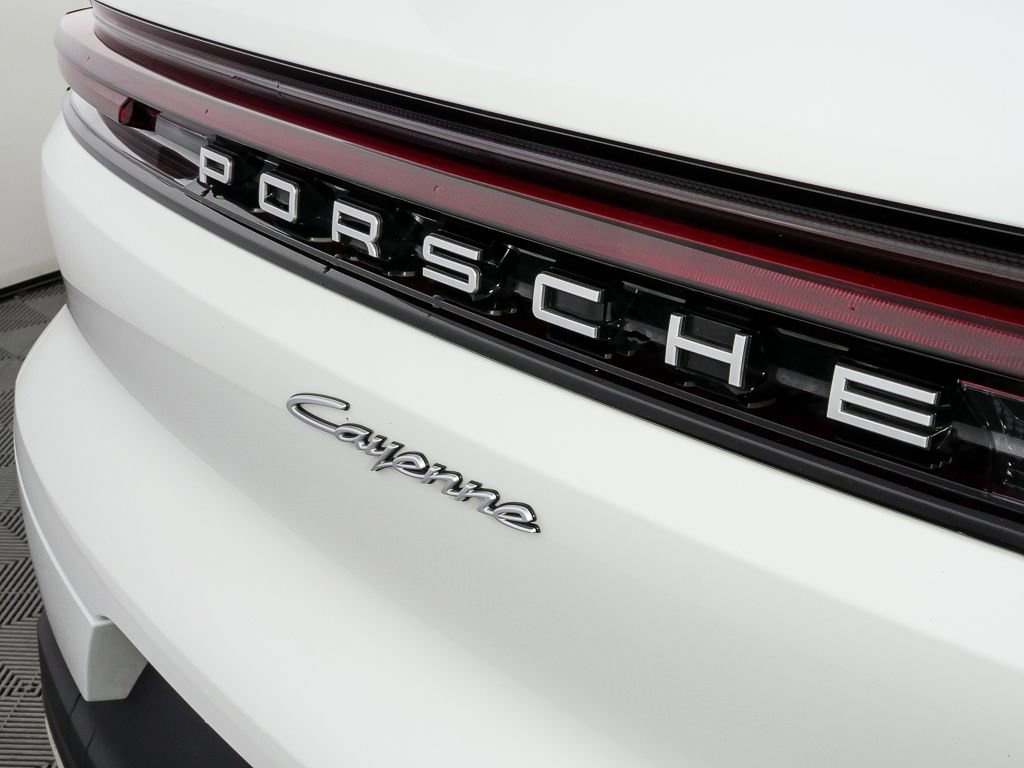Certified 2024 Porsche Cayenne AWD/4WD image 38