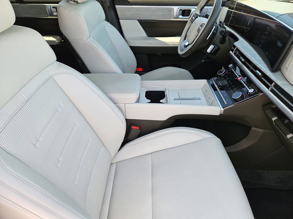 Used 2025 Hyundai Santa Fe Calligraphy image 10