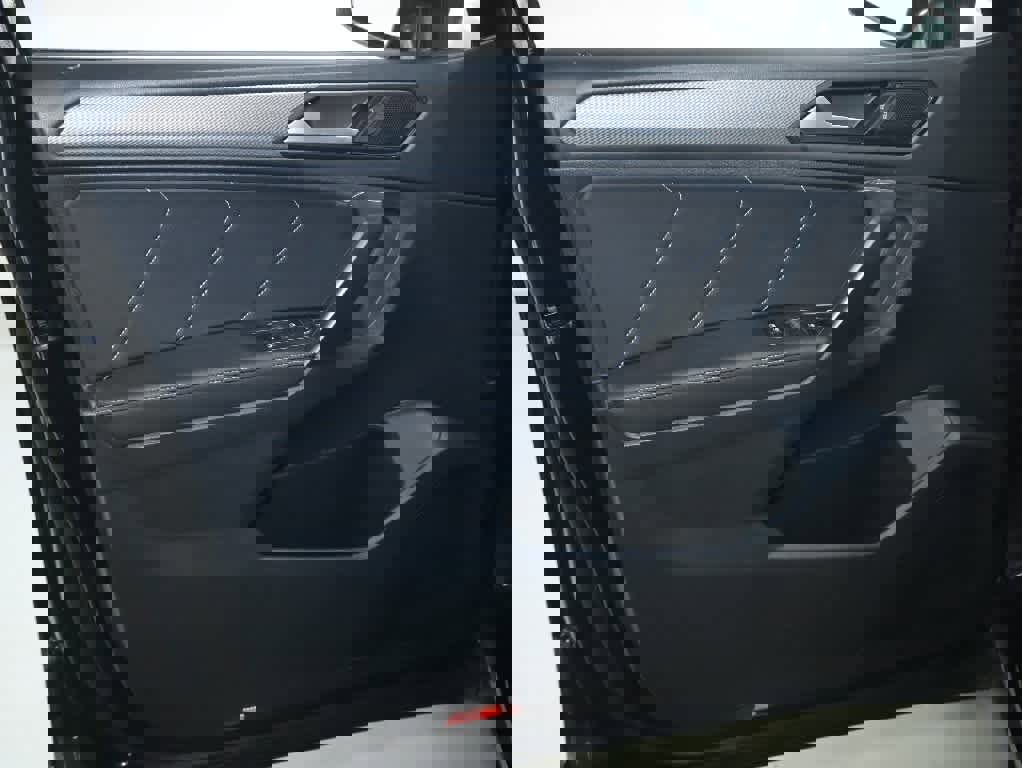 Certified 2022 Volkswagen Tiguan SE w/ Panoramic Sunroof Package image 16