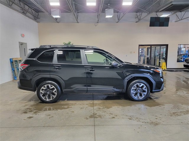 Used 2025 Subaru Forester Premium w/ Convenience Package #1 image 5
