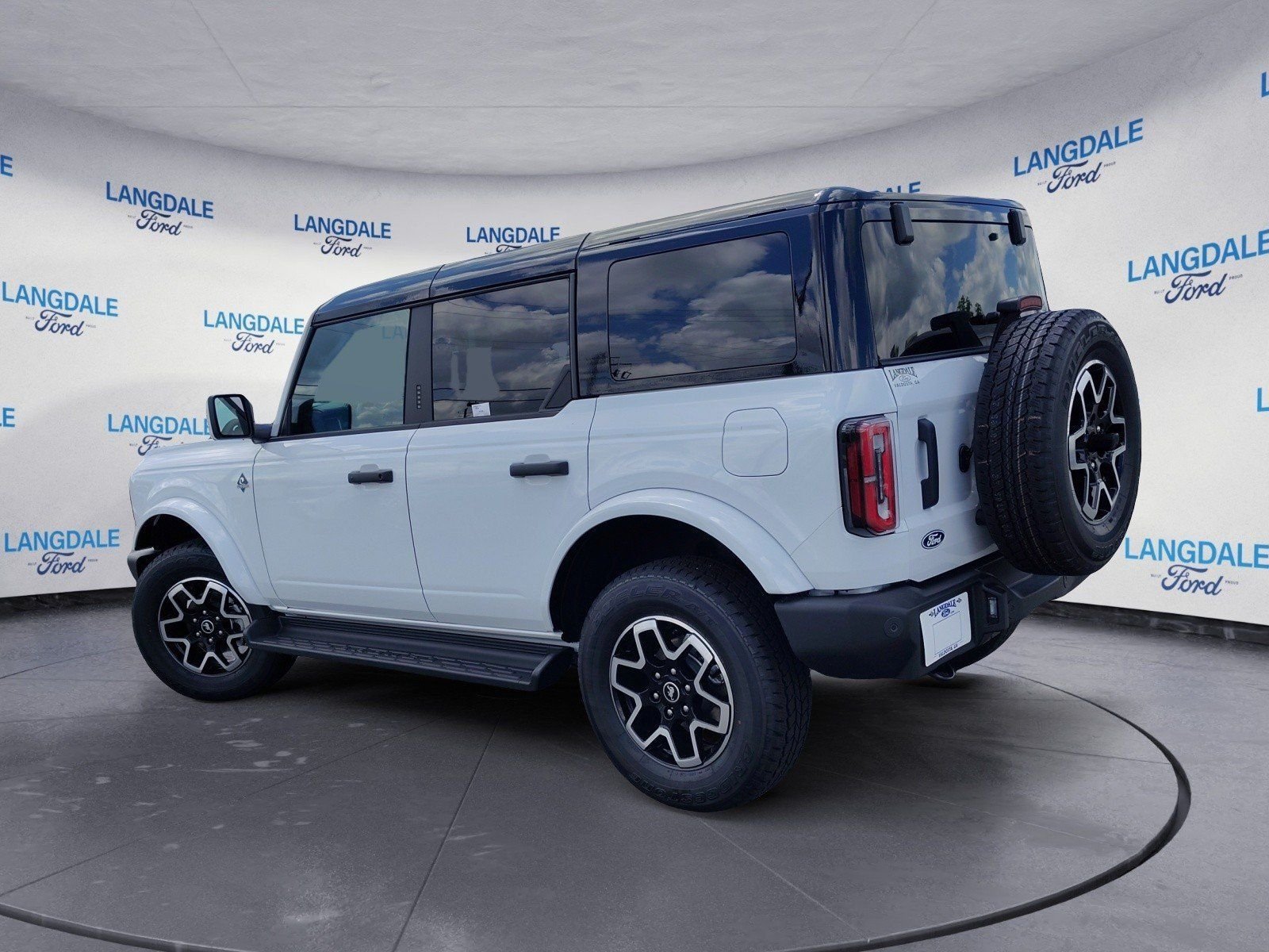 New 2026 Ford Bronco Outer Banks AWD/4WD image 9