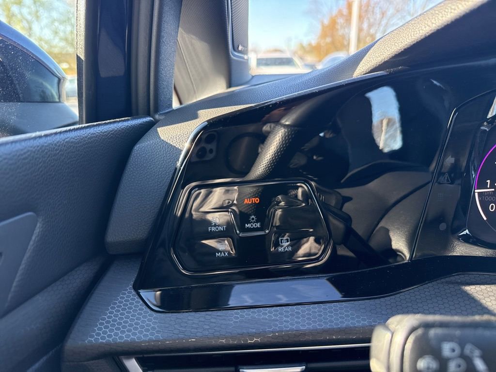 Used 2022 Volkswagen GTI Autobahn FWD image 11