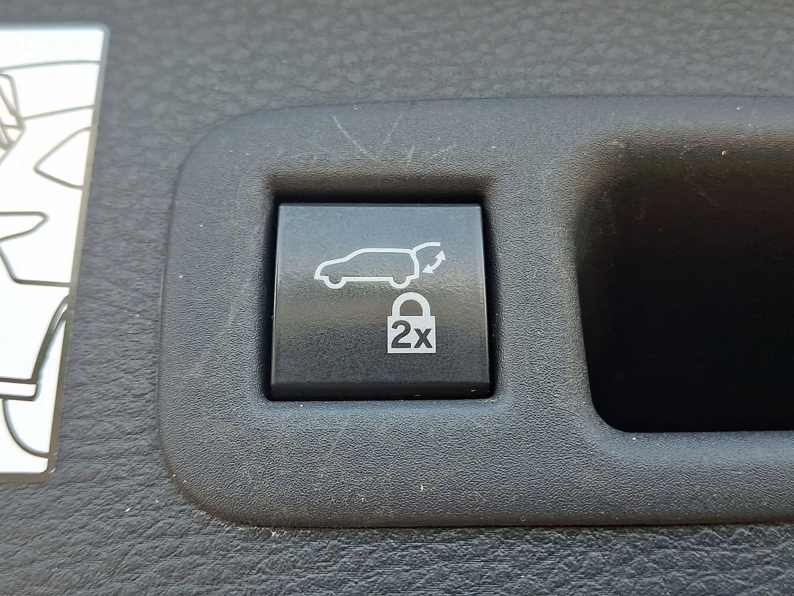 Certified 2021 Toyota Sienna XLE w/ XLE Plus Package FWD image 32