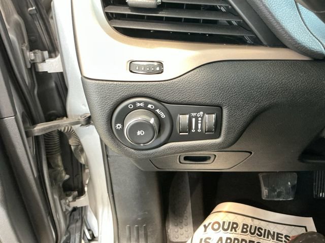 Used 2017 Jeep Cherokee Limited image 17