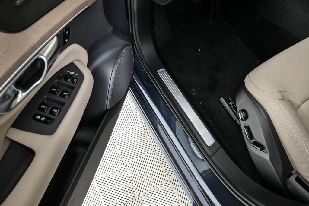 Certified 2026 Volvo XC90 B6 Plus w/ Protection Package Premier image 10