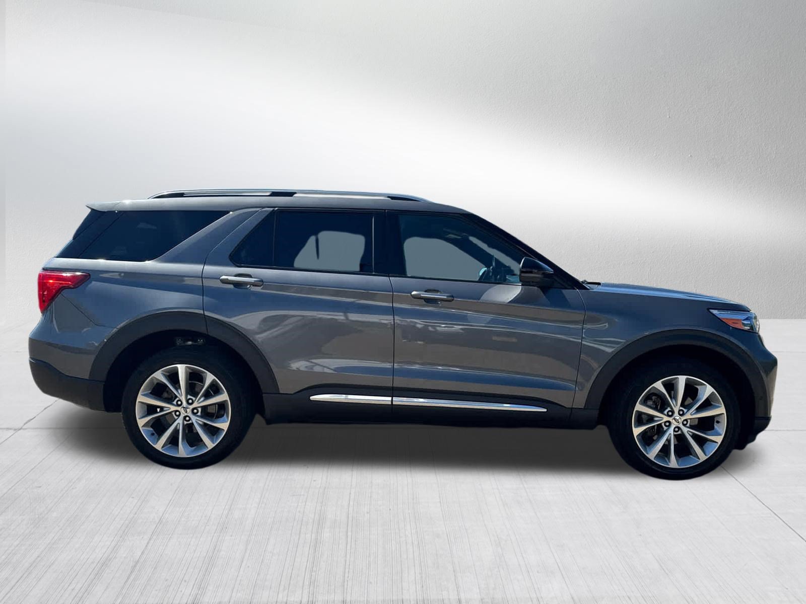 Used 2021 Ford Explorer Platinum w/ Equipment Group 601A AWD/4WD image 6