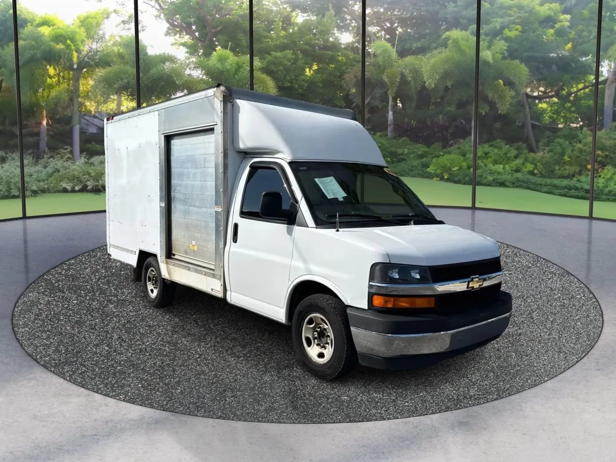 Used 2018 Chevrolet Express 3500 w/ Power Convenience Package RWD image 3