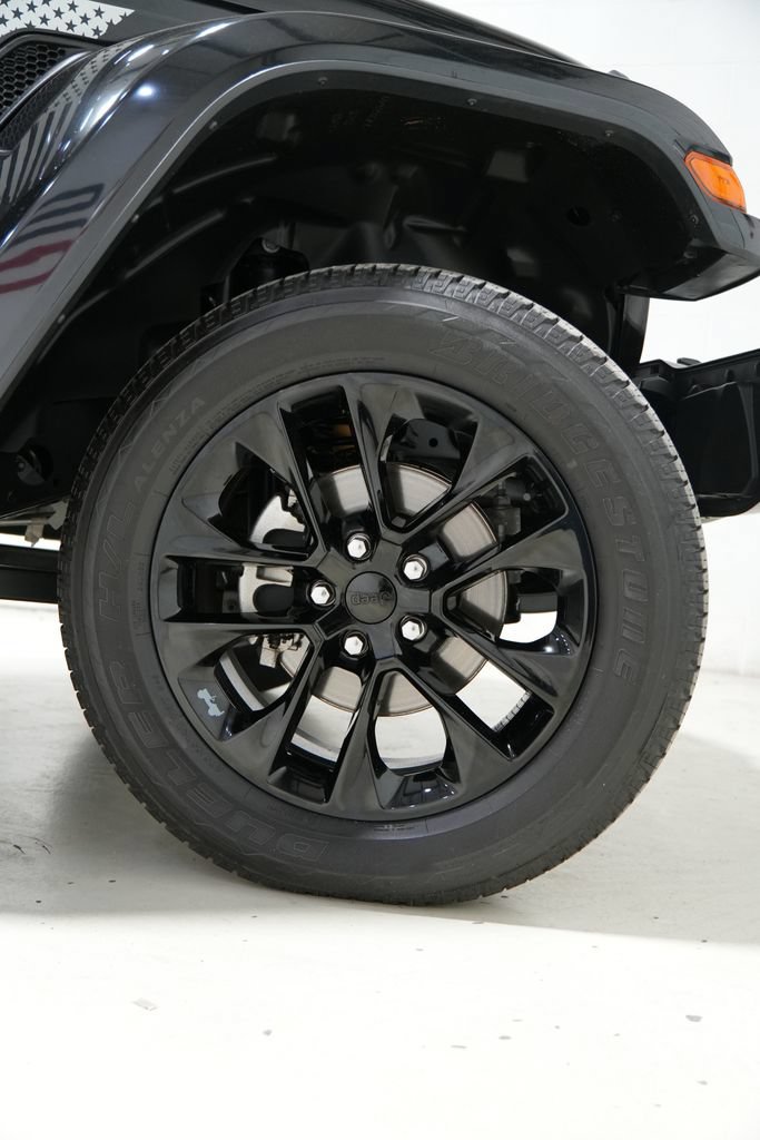 Used 2022 Jeep Wrangler Unlimited Sahara AWD/4WD image 36