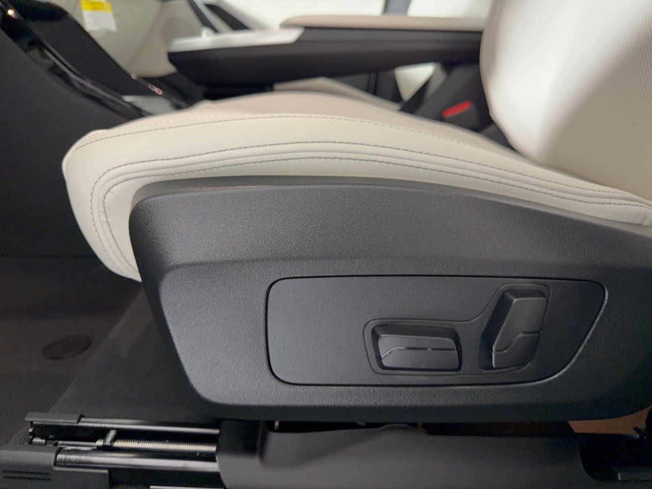 New 2027 BMW X1 xDrive28i AWD/4WD image 16