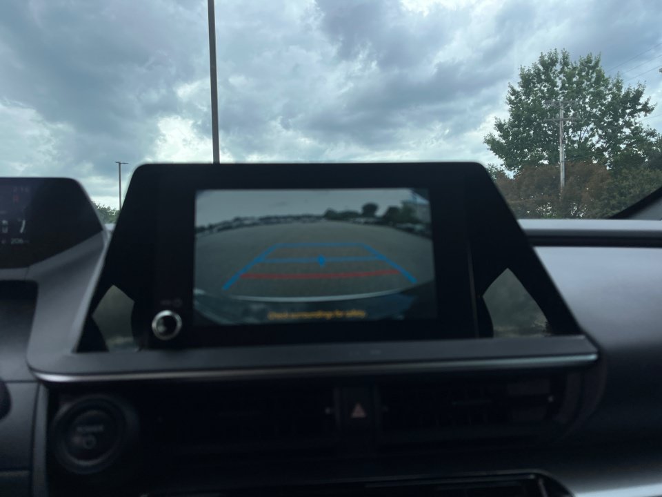 Used 2025 Toyota Prius LE FWD image 19