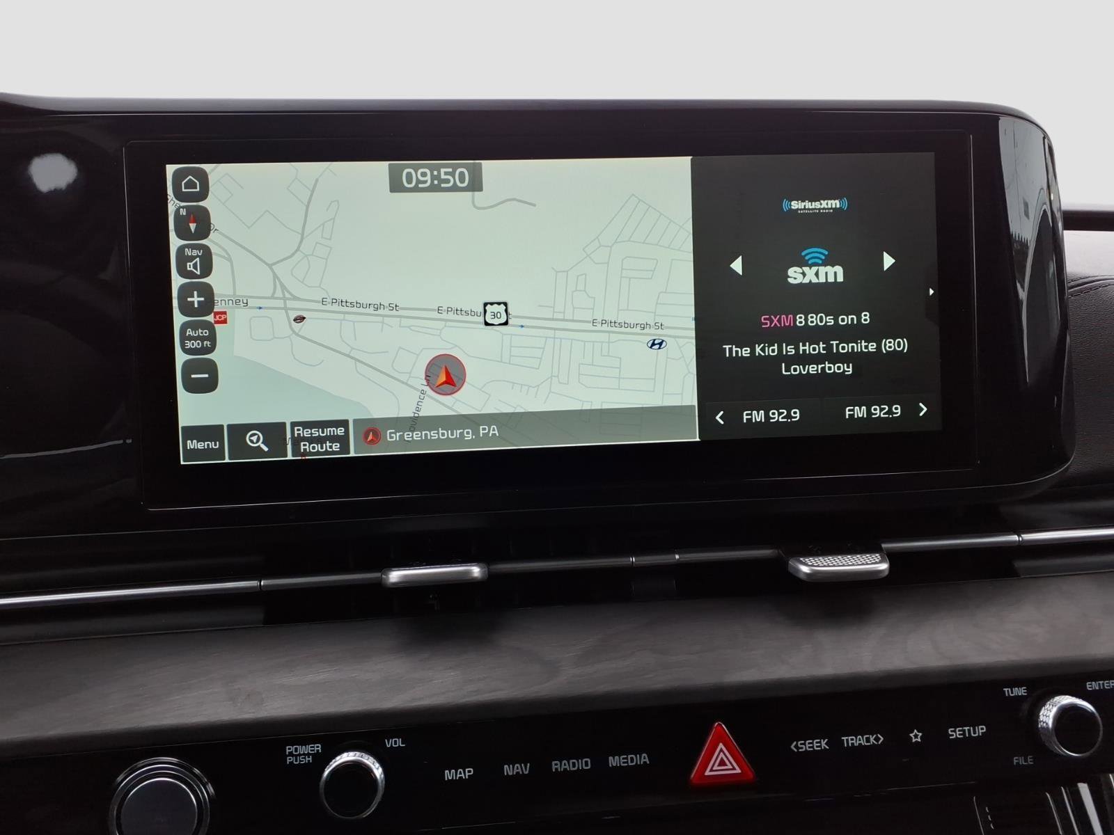 Used 2022 Kia Carnival EX image 27