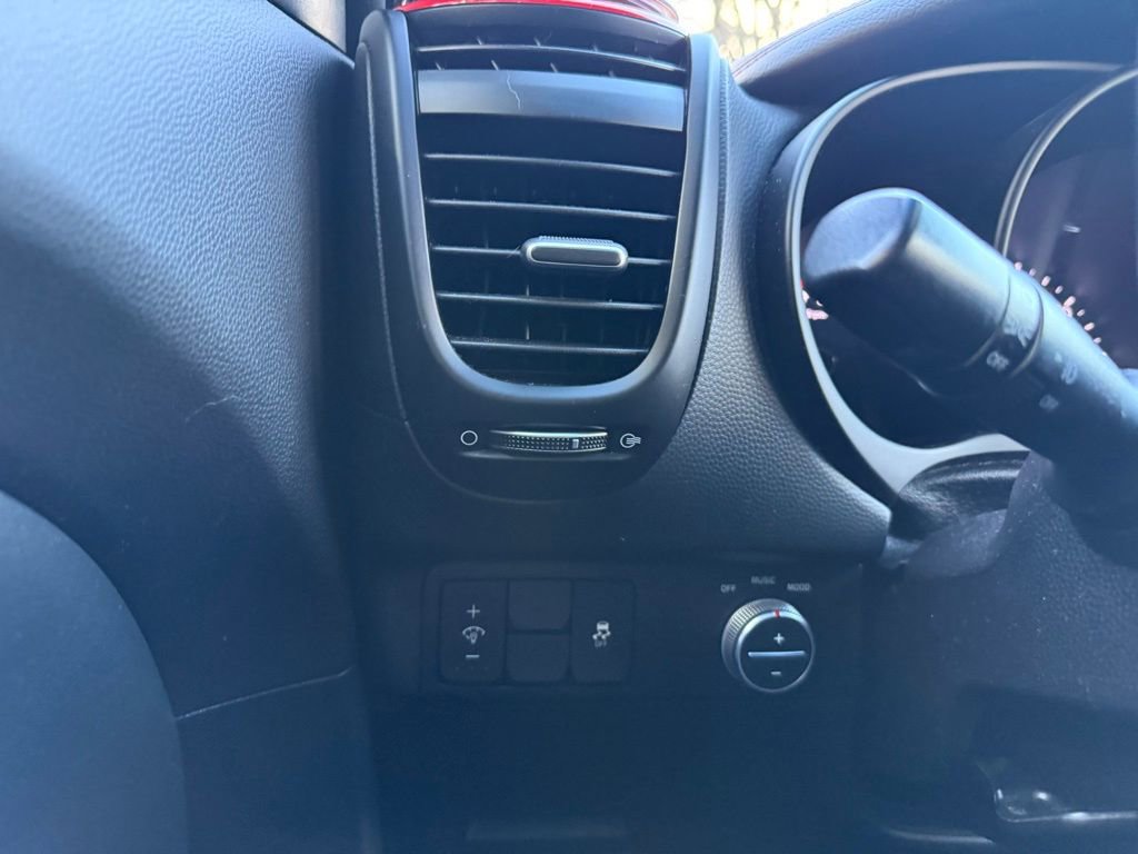 Used 2016 Kia Soul + w/ Tarmac Special Edition FWD image 29