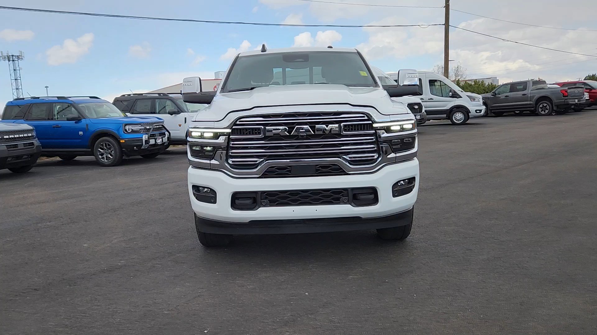 Used 2025 RAM 2500 Laramie AWD/4WD image 4