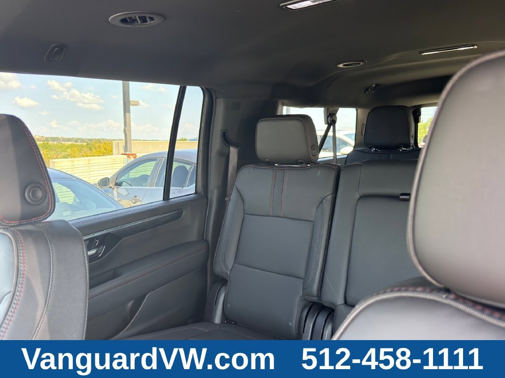 Used 2026 Chevrolet Suburban RST AWD/4WD image 18