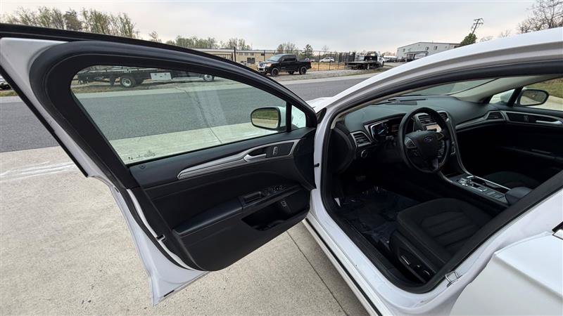 Used 2020 Ford Fusion SE FWD image 8