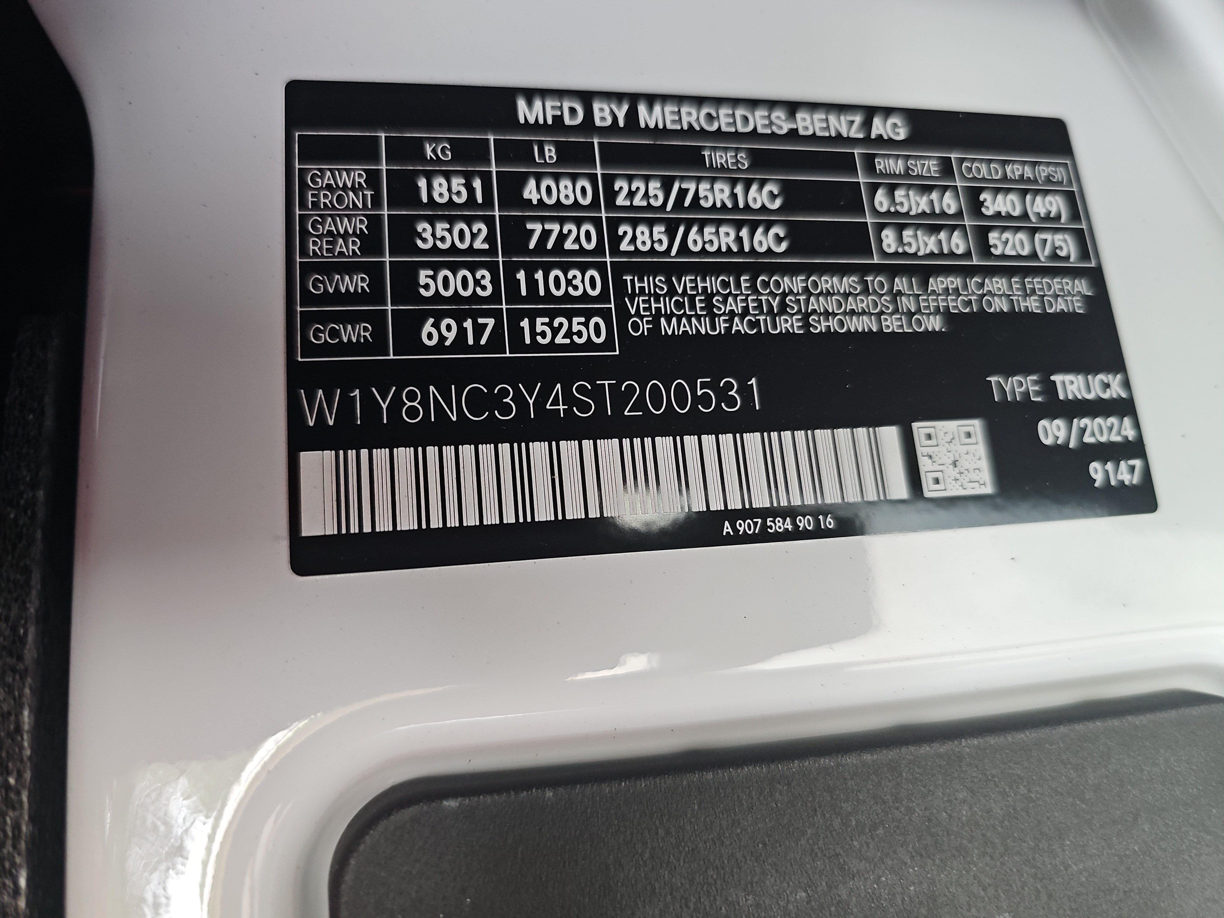 Used 2025 Mercedes-Benz Sprinter 3500 image 32