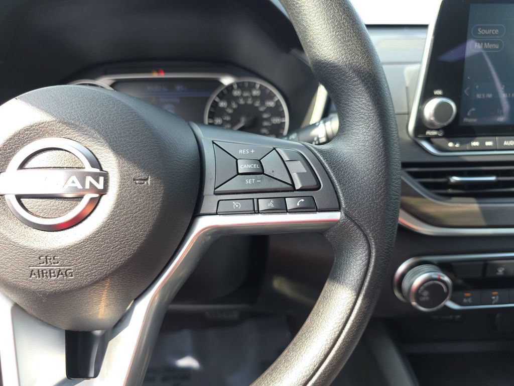 Used 2025 Nissan Altima 2.5 SV FWD image 18