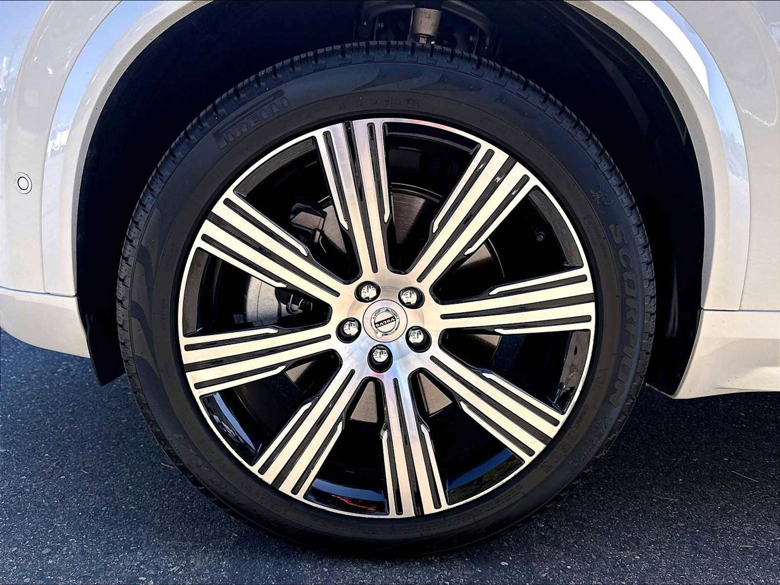Used 2024 Volvo XC90 T8 Plus w/ Protection Package Premier AWD/4WD image 12
