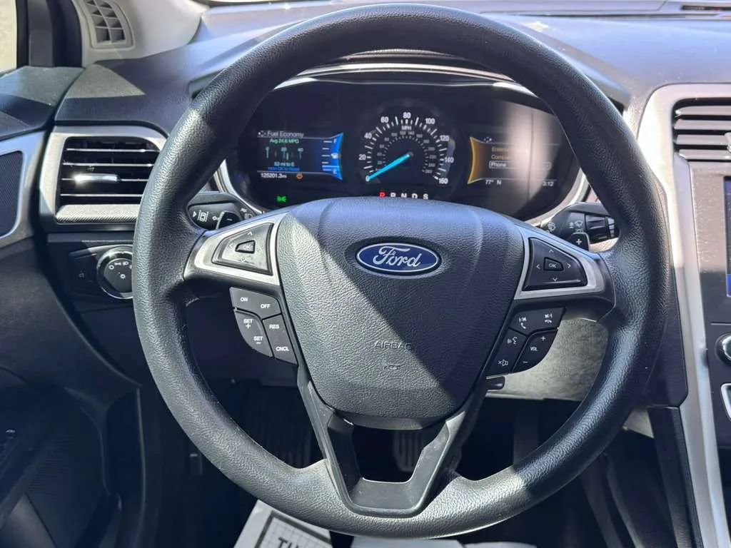 Used 2019 Ford Fusion SE AWD/4WD image 17