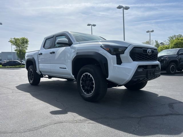 Used 2024 Toyota Tacoma TRD Off-Road AWD/4WD image 4