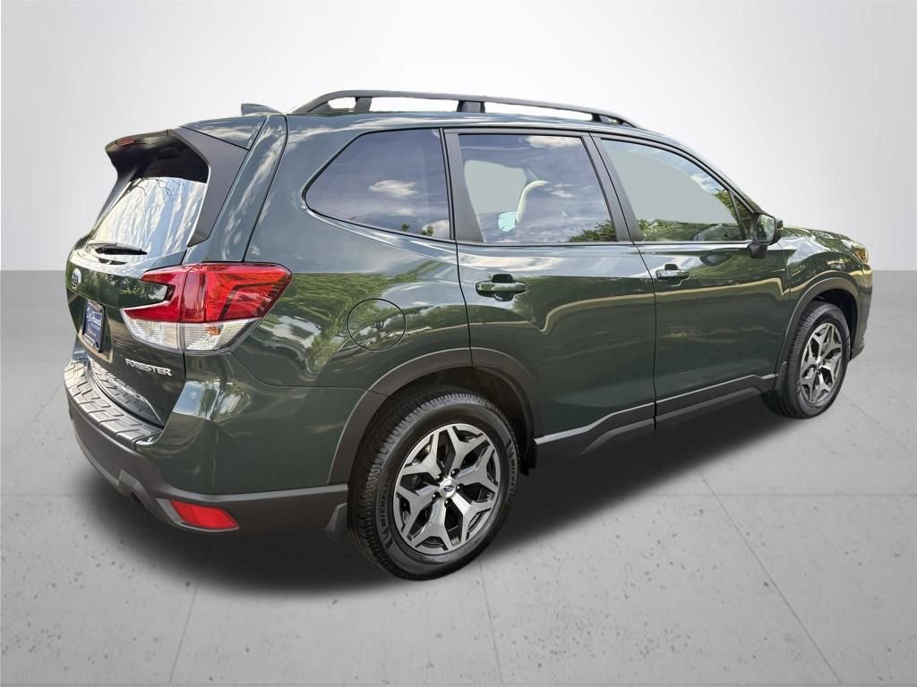 Used 2023 Subaru Forester Premium AWD/4WD image 5
