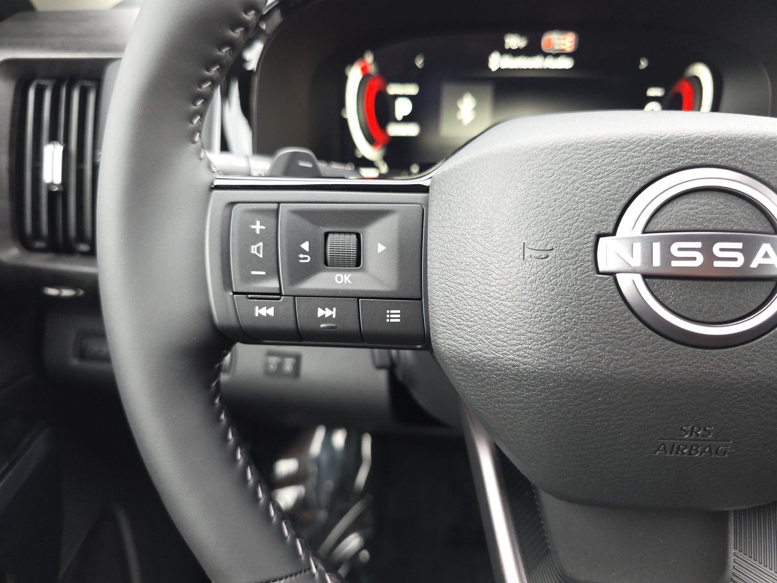 New 2026 Nissan Pathfinder Platinum w/ Accent Package FWD image 17
