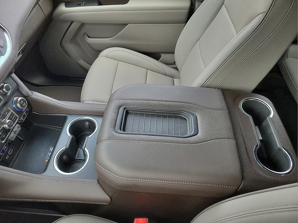 Used 2024 GMC Yukon SLT w/ SLT Luxury Package RWD image 20