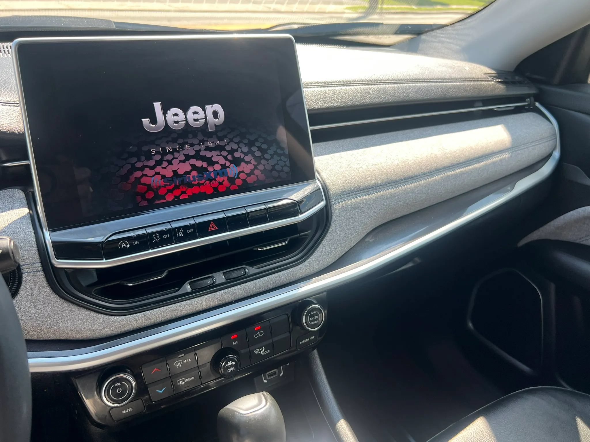 Used 2022 Jeep Compass Latitude AWD/4WD image 23