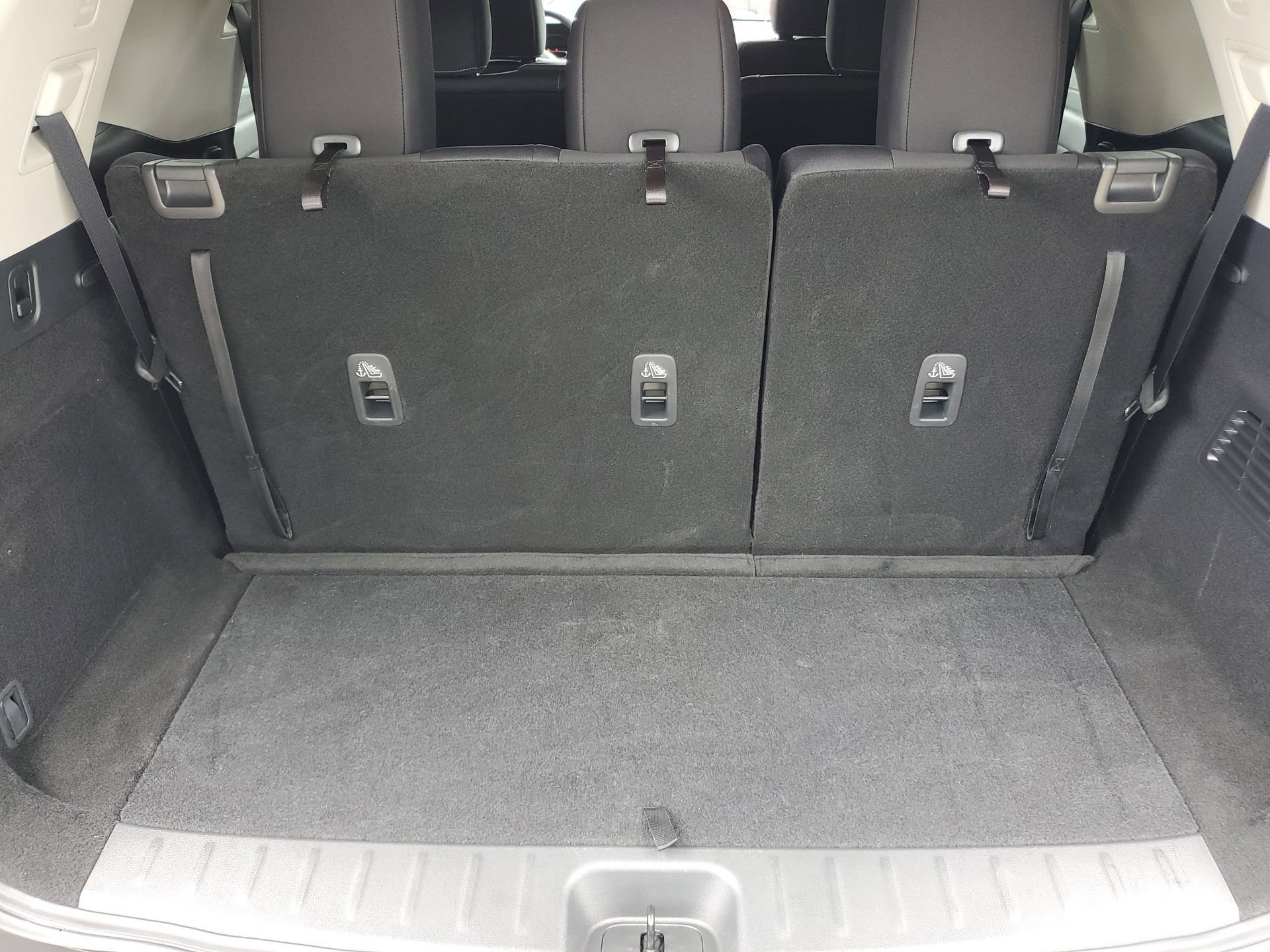Used 2025 Nissan Pathfinder SV FWD image 8