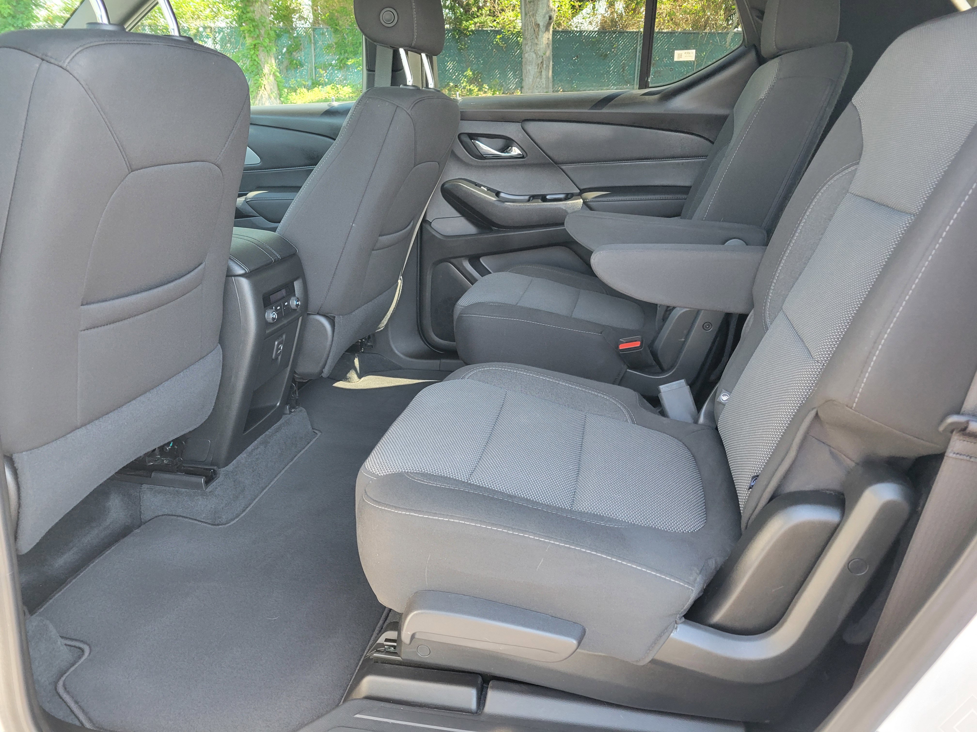Used 2023 Chevrolet Traverse LT FWD image 33