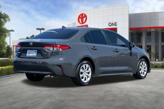Used 2025 Toyota Corolla LE FWD image 4