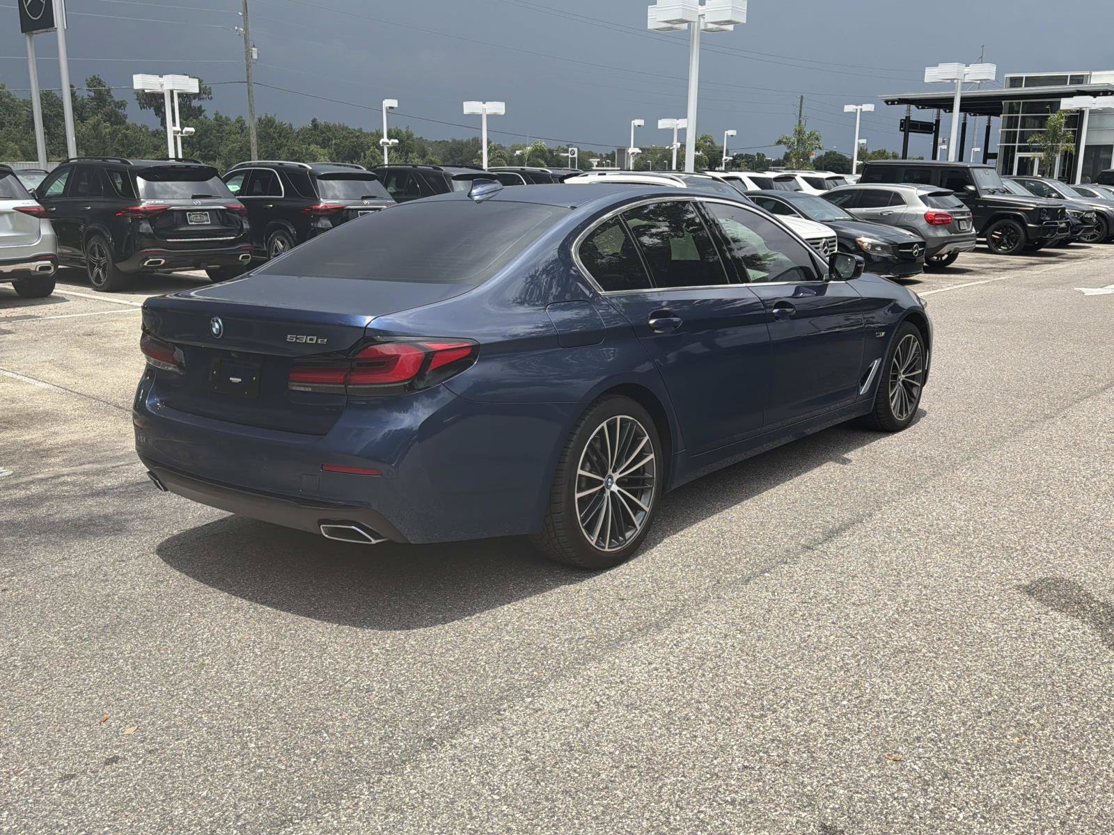 Used 2023 BMW 530e w/ Premium Package RWD image 3