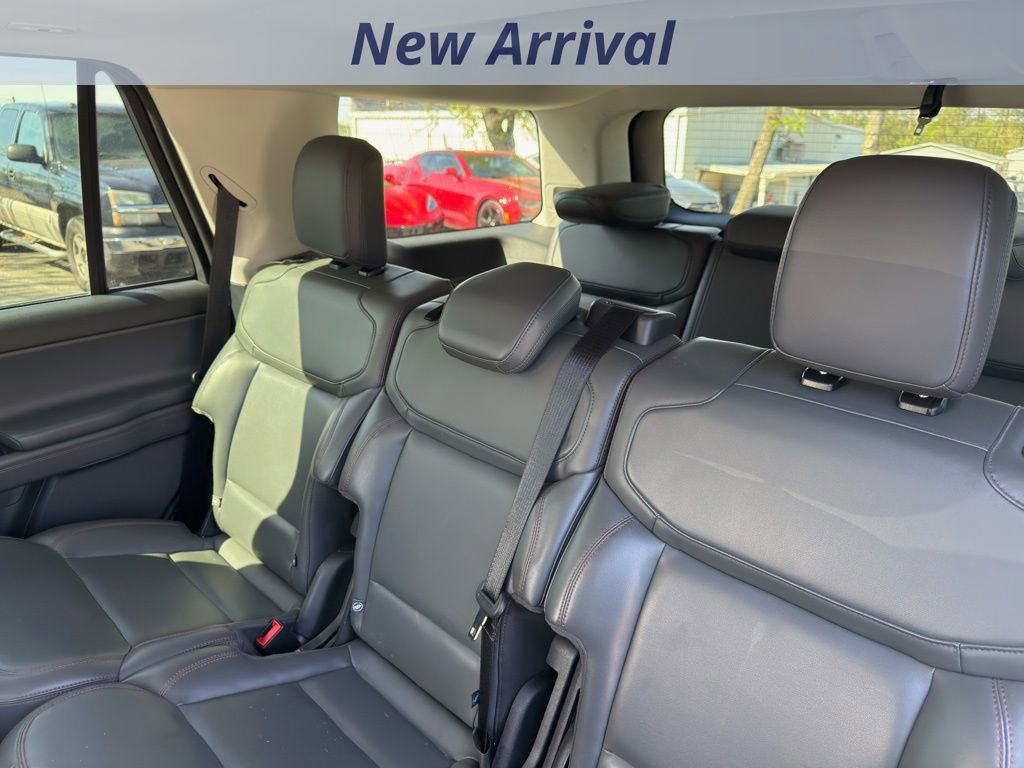 Used 2025 Ford Expedition Active image 8
