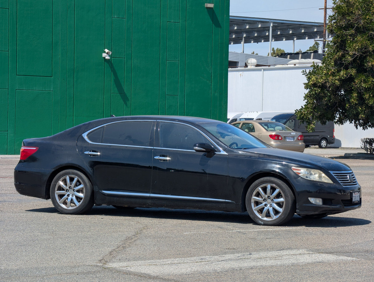 Used 2012 Lexus LS 460 L w/ Luxury Pkg image 1