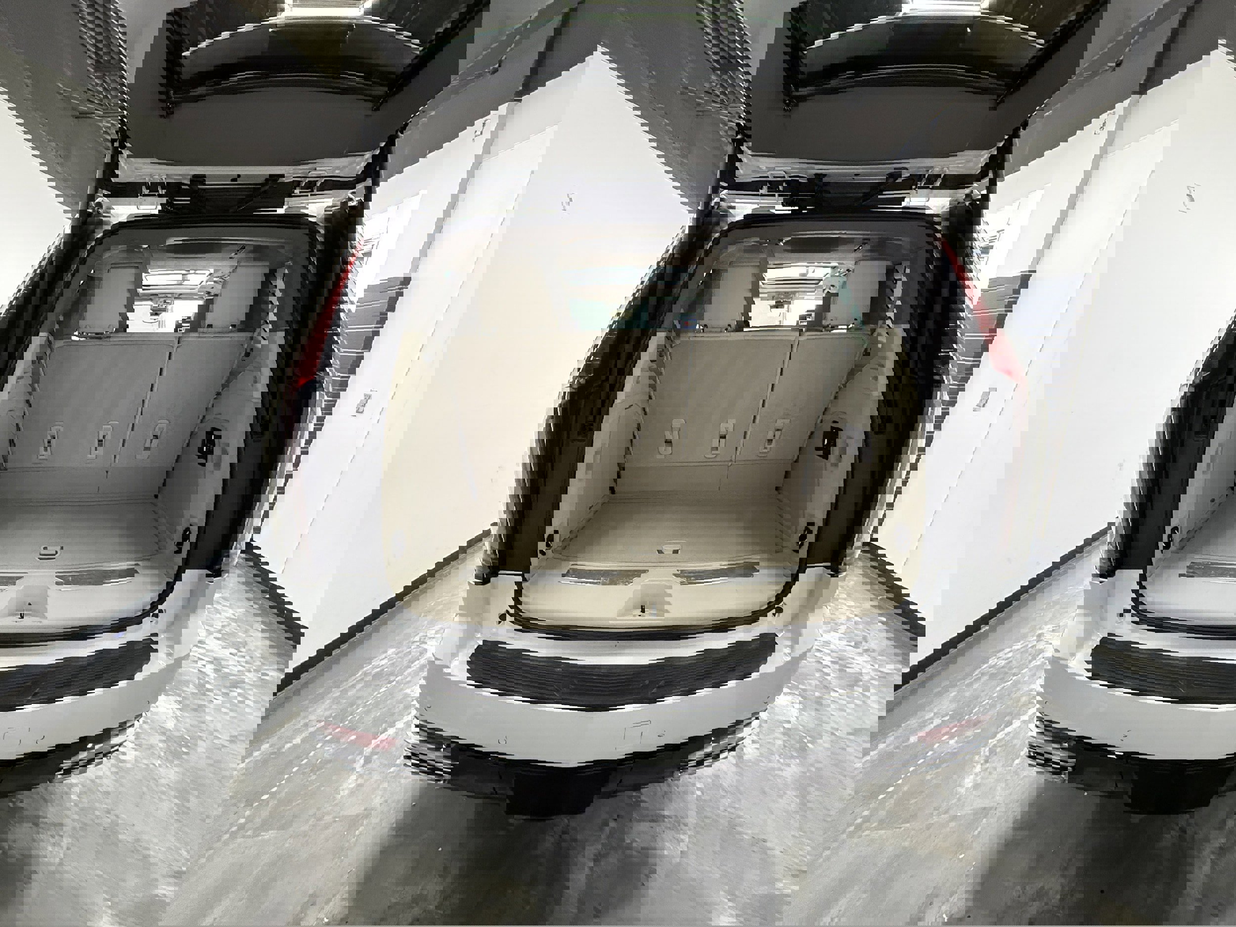 Used 2023 Cadillac Escalade Premium Luxury Platinum AWD/4WD image 11