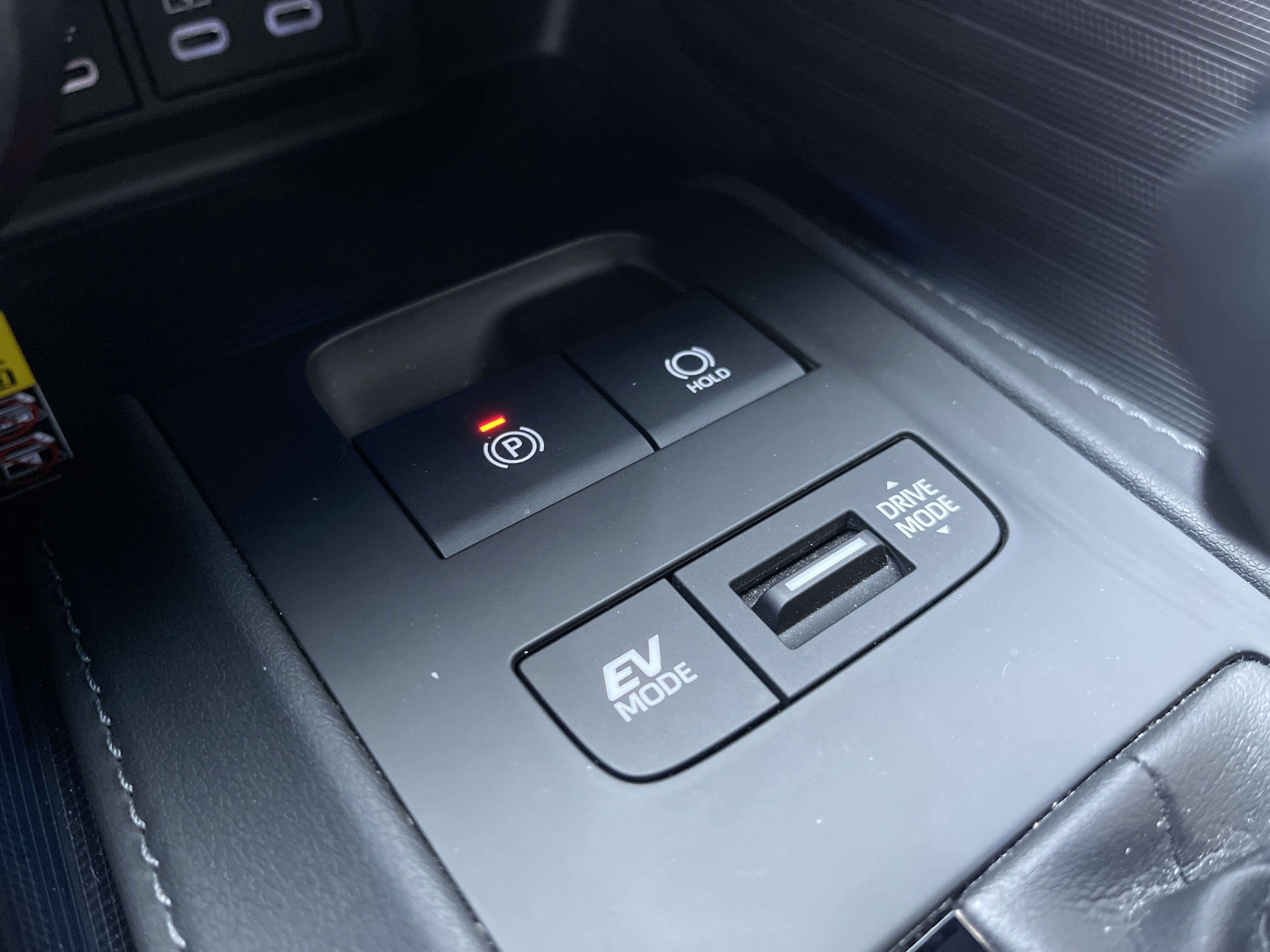 Used 2023 Toyota Venza XLE image 31