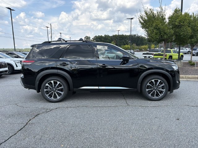 New 2026 Nissan Pathfinder Platinum FWD image 2