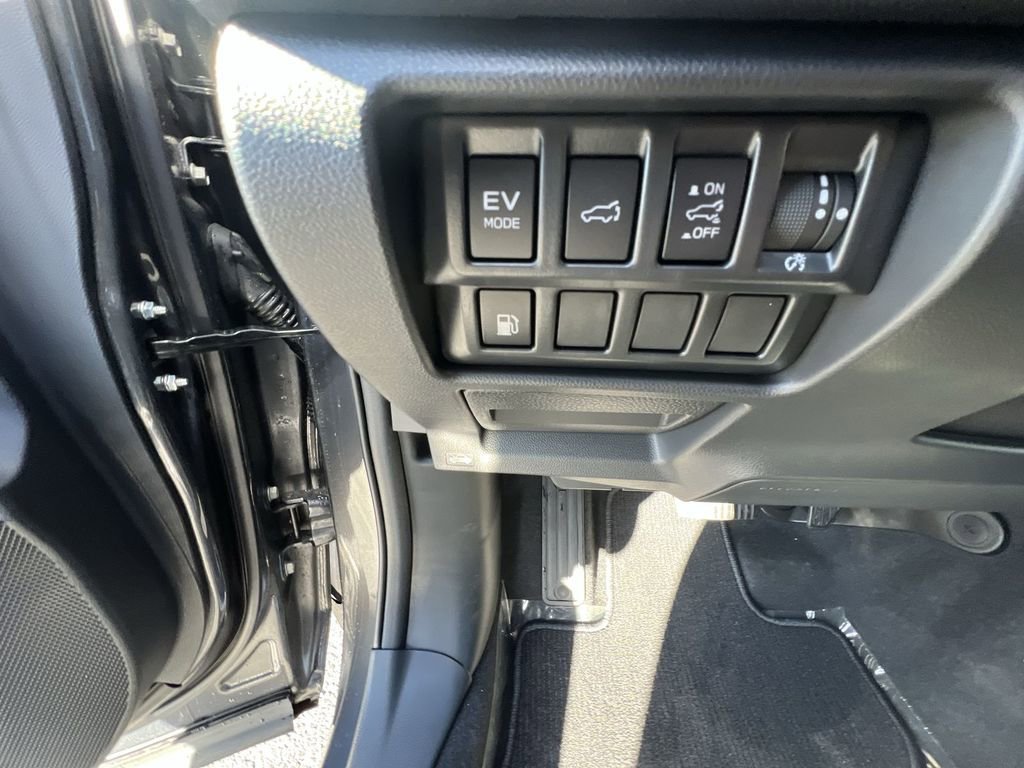 Certified 2025 Subaru Forester Limited image 18