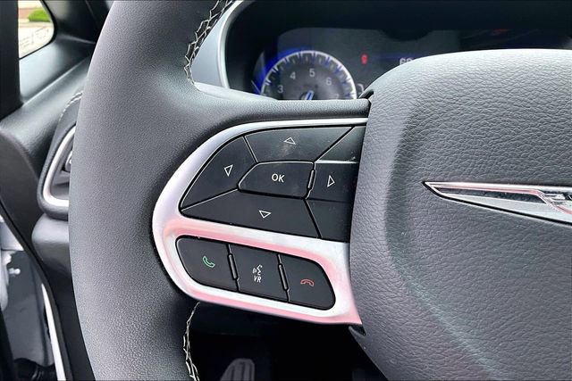 Used 2026 Chrysler Pacifica Limited FWD image 11