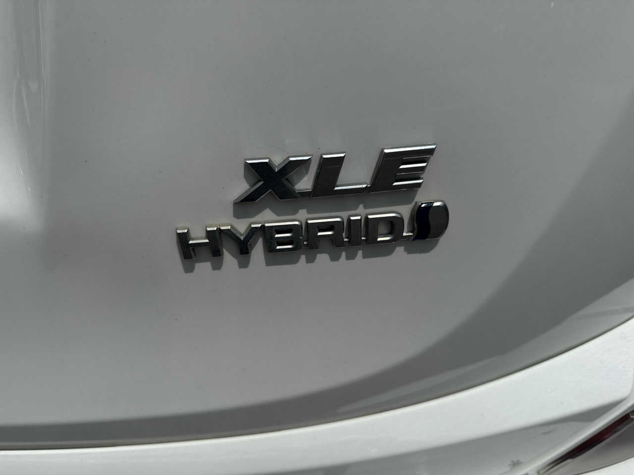 Used 2018 Toyota RAV4 XLE image 9