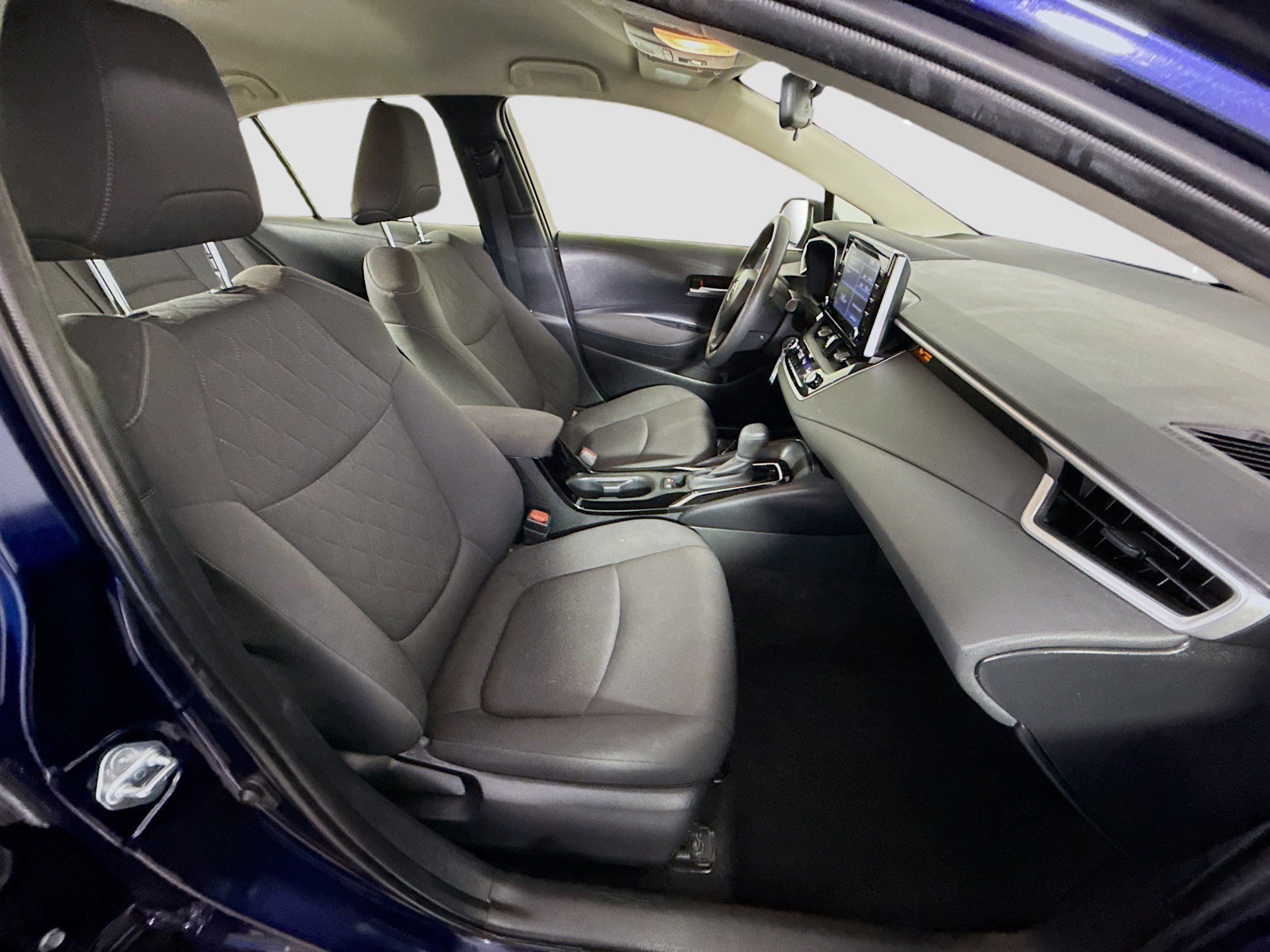 Used 2021 Toyota Corolla LE image 28