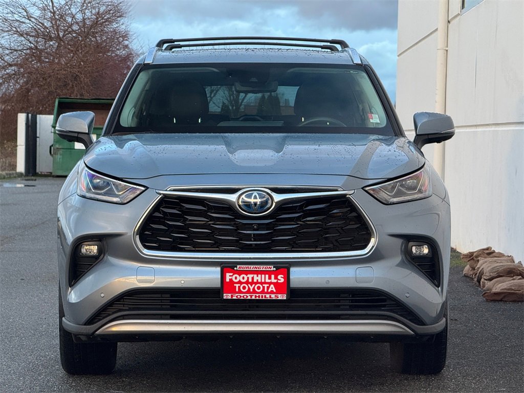 Used 2023 Toyota Highlander Platinum image 2