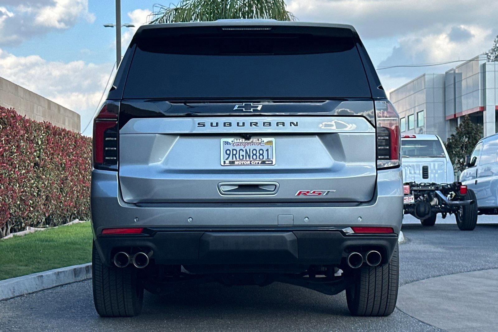 Certified 2025 Chevrolet Suburban RST image 5