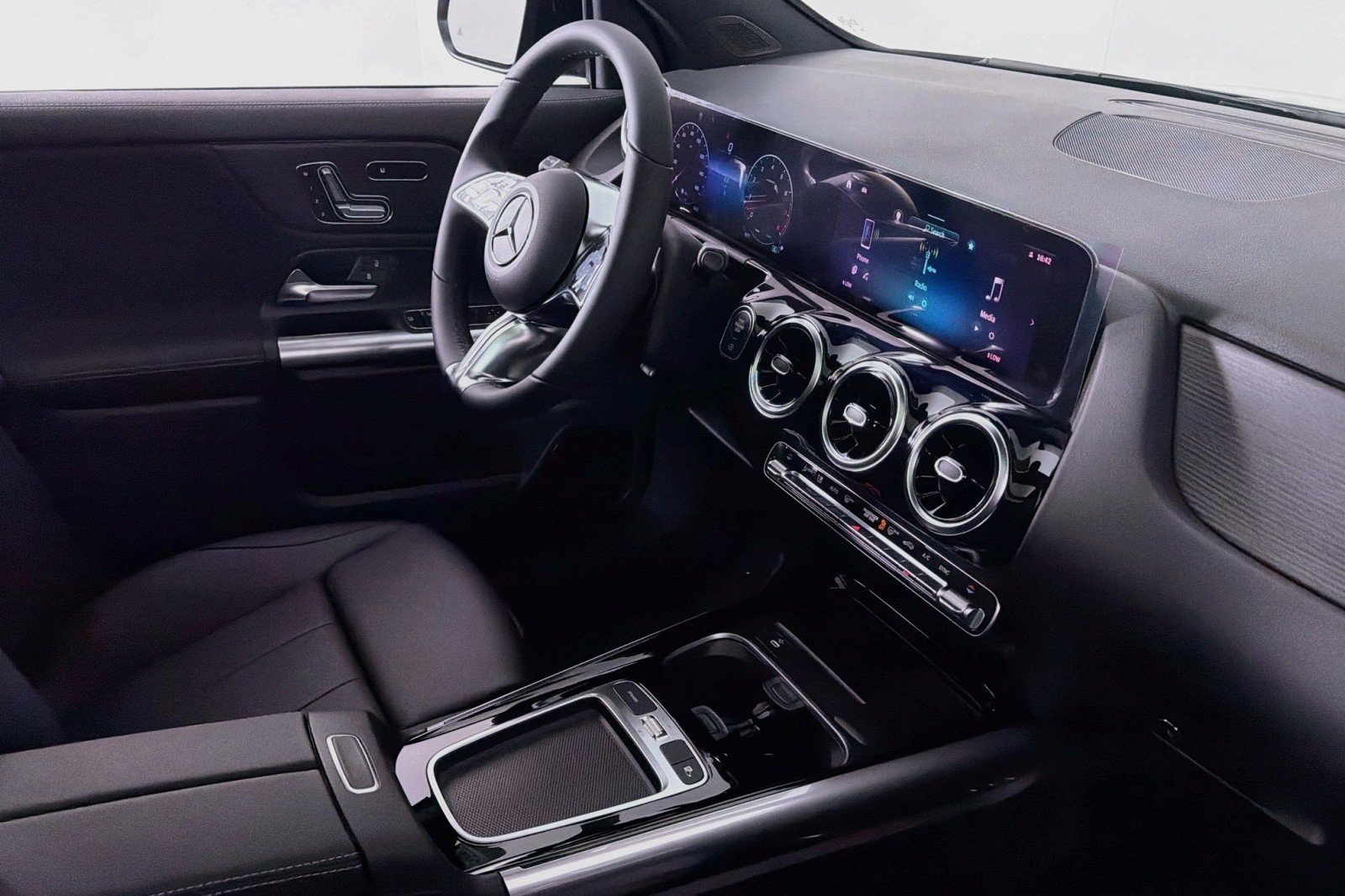 New 2026 Mercedes-Benz GLA 250 image 17