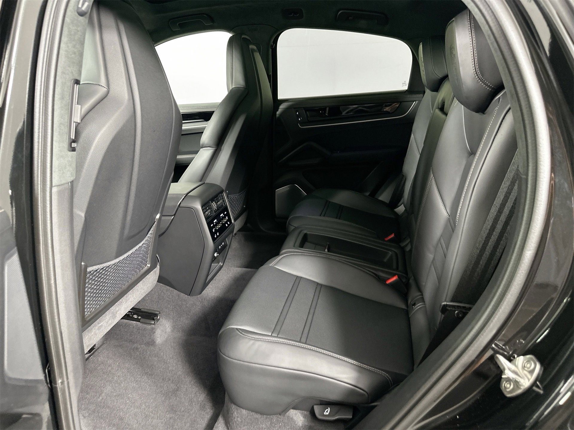 New 2026 Porsche Cayenne Turbo image 28