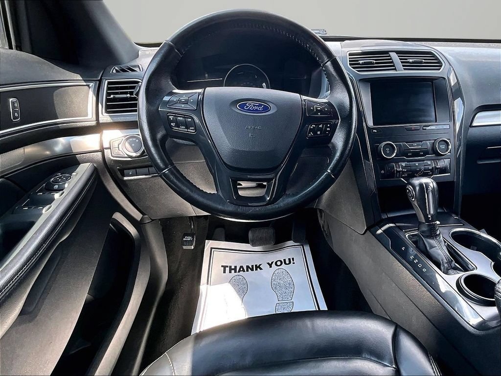 Used 2019 Ford Explorer XLT w/ Equipment Group 202A FWD image 5